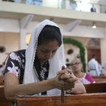 catedral-rezo-oracion-feligreses-misa-iglesia