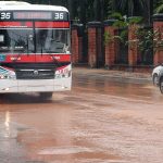 vehiculos- lluvia- raudal- trabajos de la Essap 4