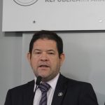 Armando Rodriguez- presidente del IPS hablando en Palacio