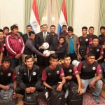 Jugadores de Puerto Diana con el Presidente