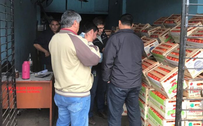Control de depósitos y puestos de venta de tomate realizado en el Mercado de Abasto