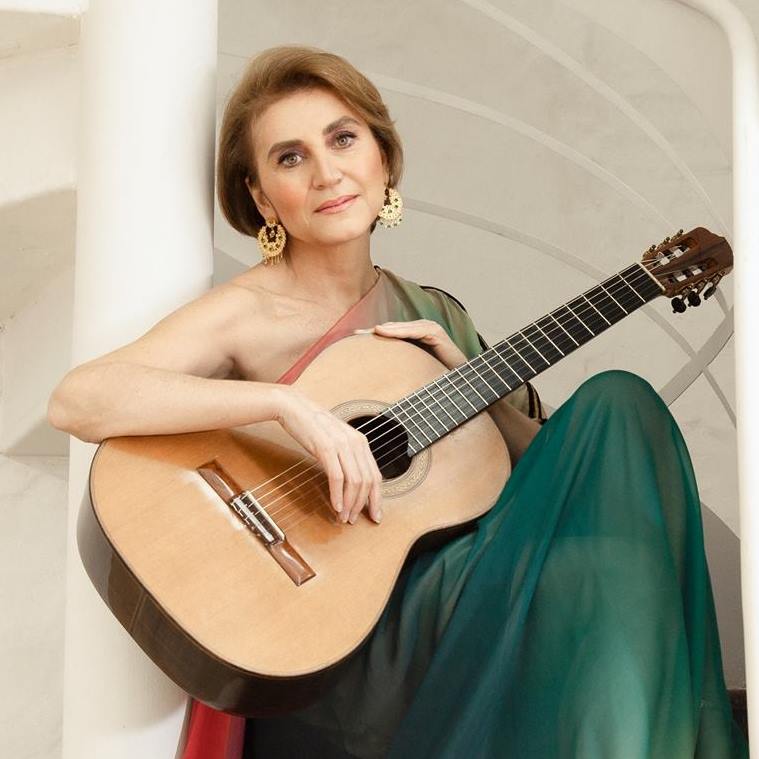 Resultado de imagen para Berta Rojas: Primera mujer en recibir la 'Guitarra de Plata'