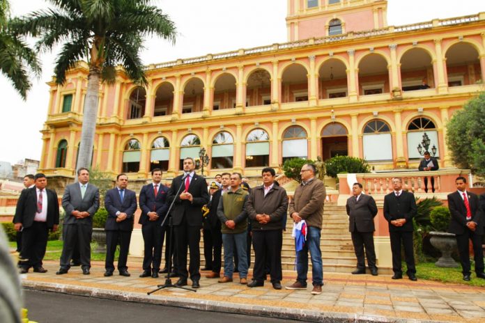 presidente con productores de banana 3