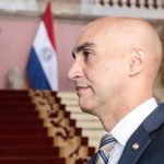 Julio Mazzoleni- ministro de Salud- retirandose de Palacio 1