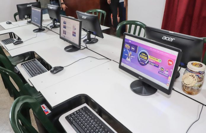 computadoras- entrega- Chaco- jovenes