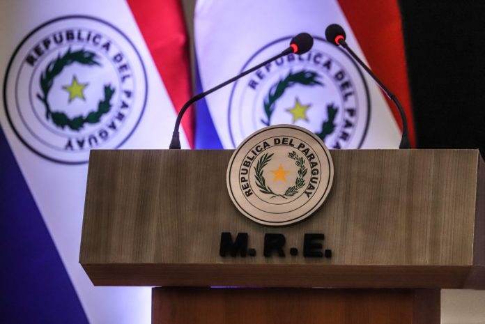 cancilleria-conferencia-bandera-paraguay