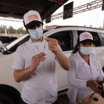 vacunacion-covid-autodromo-aratiri-vacunadores-personal-blanco