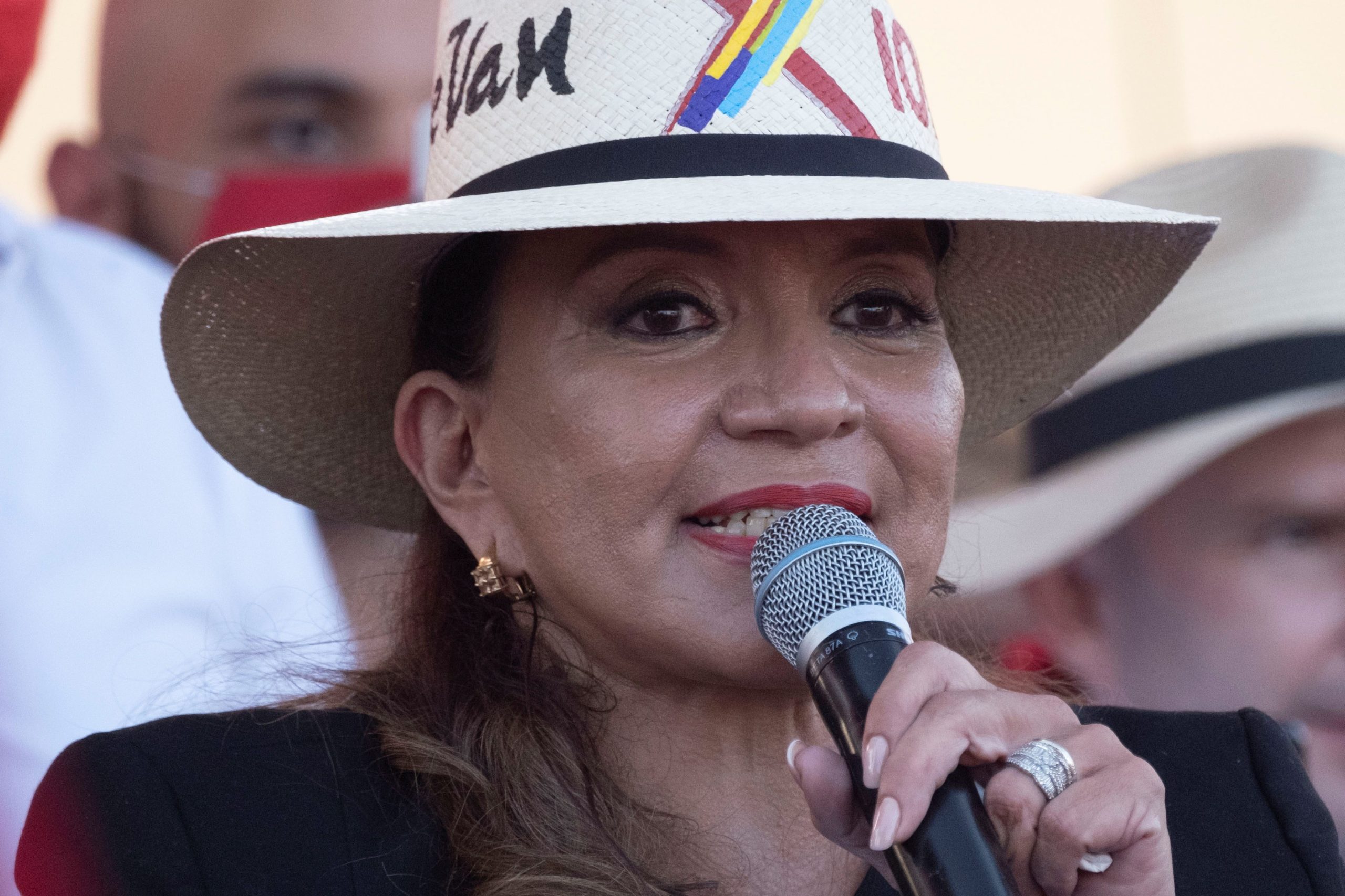 Xiomara Zelaya se perfila como nueva presidenta de Honduras en un lento  conteo de votos - .::Agencia IP::.