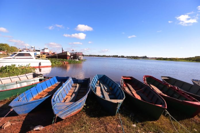 botes-pescadores-rio-1