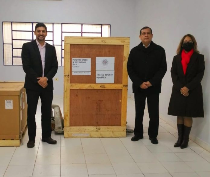 donacion-arrn-laboratorio-forense-microscopio-sem