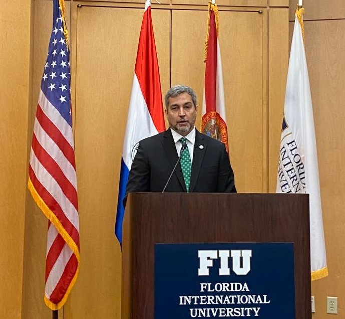 mario-abdo-disertacion-charla-libertad-economica-democracia