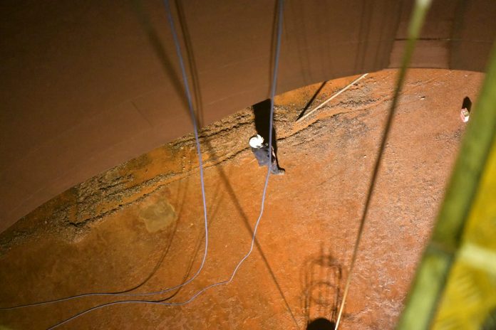 itaipu- tubo-mantenimiento