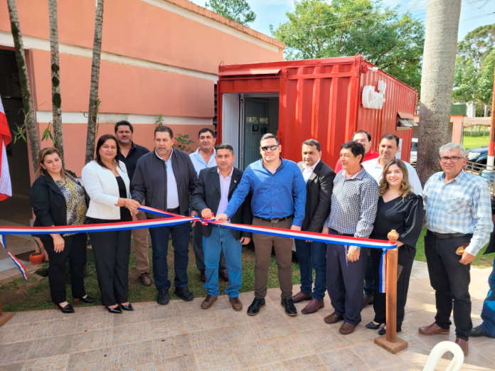 El Ing. Jordán Rodas Benítez, Director Titular de la CONATEL, fue quien ofició de gestor para tan importante entrega.