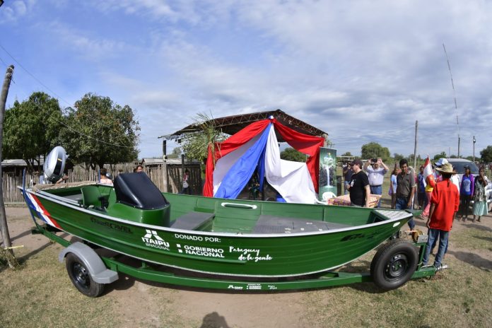 entrega de lancha- comunidad indigena
