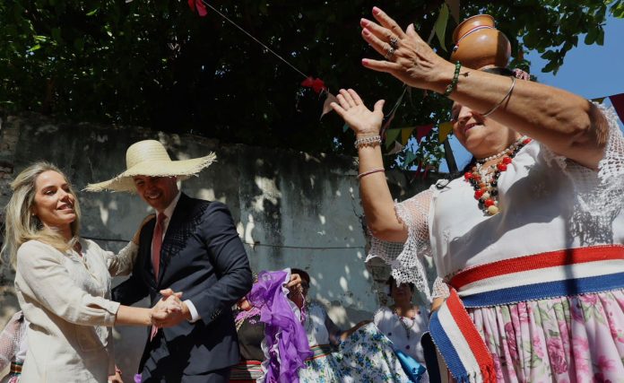 PRESIDENTE- DIA DEL FOLCLORE PARAGUAYO 1