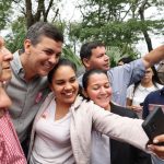 presidente con la gente en paraguari