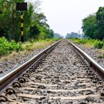 vias-tren-medio-bosque_512300-1642