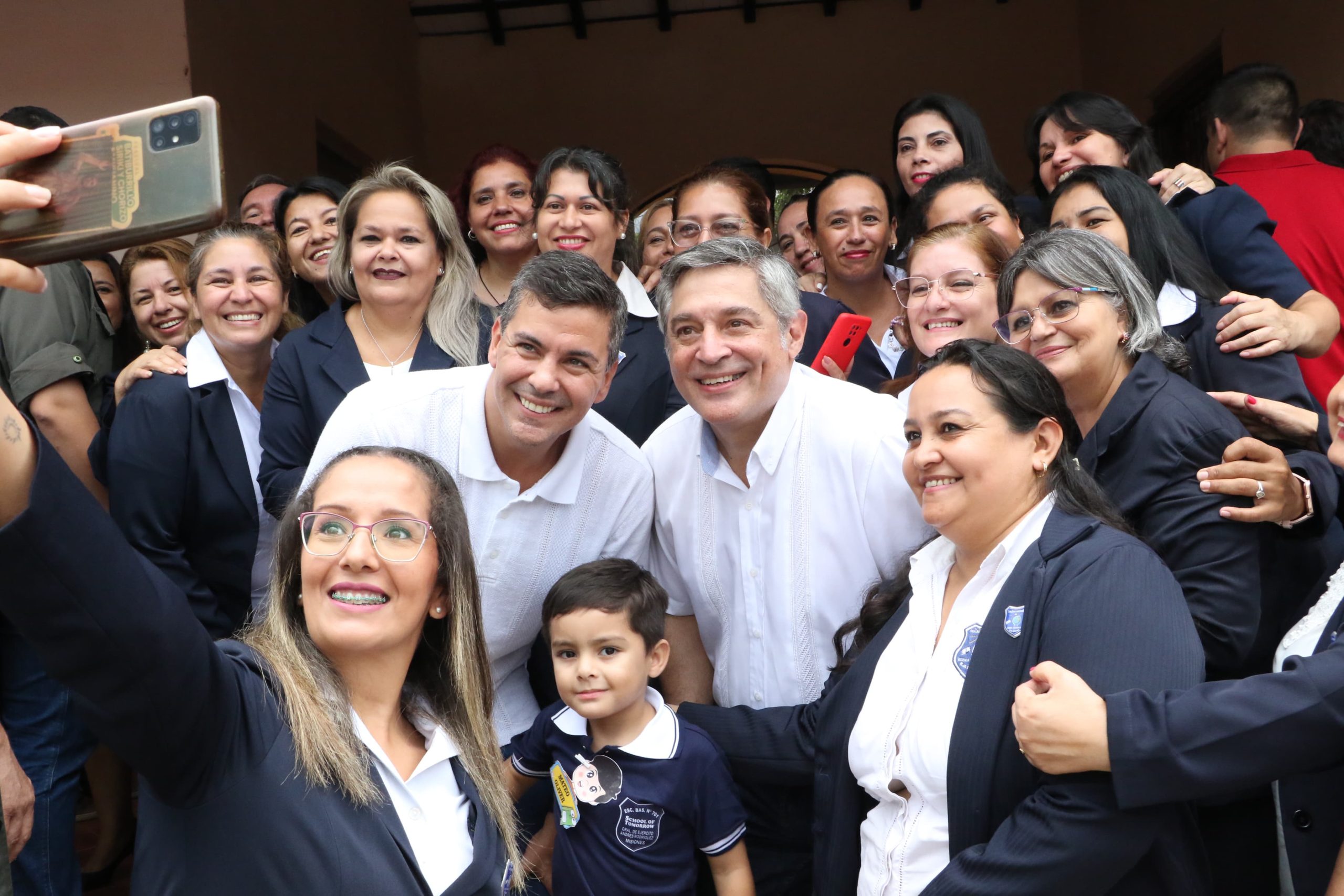 Presidente ratifica compromiso con los docentes para lograr el
