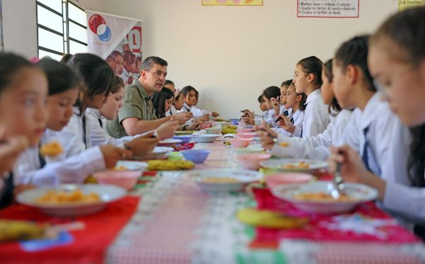 Iniciativas claves en alimentación, educación y desarrollo rural se destacan en el primer informe de gestión de Santiago Peña