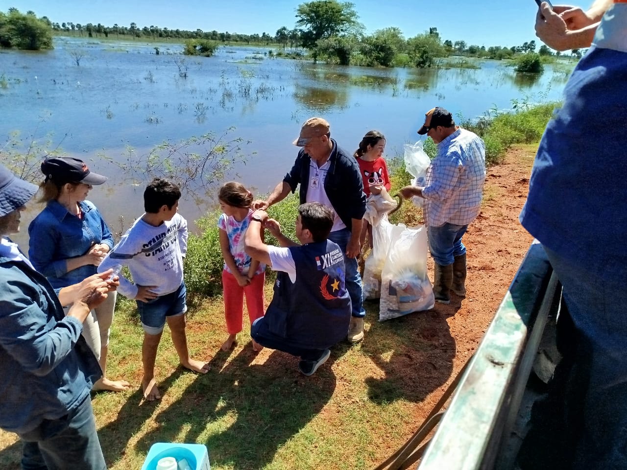 Asistencia a familias afectadas por inundaciones llegó a Tacuaras y Guazucuá