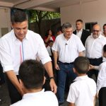 santiago-peña-luis-ramirez-mec-educacion-niños-estudiantes-saludo-escuela-clases-