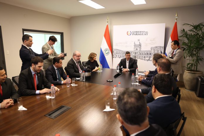 peña con directores de Itaipu