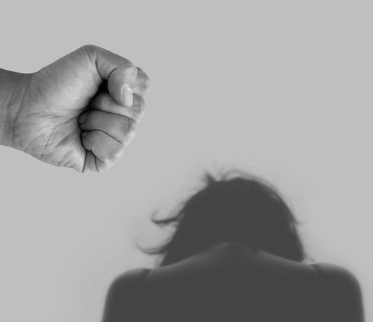 Ministerio de la Mujer da a conocer los 15 tipos de violencia reconocidos por ley y recuerda los diferentes servicios gratuitos a disposición del público