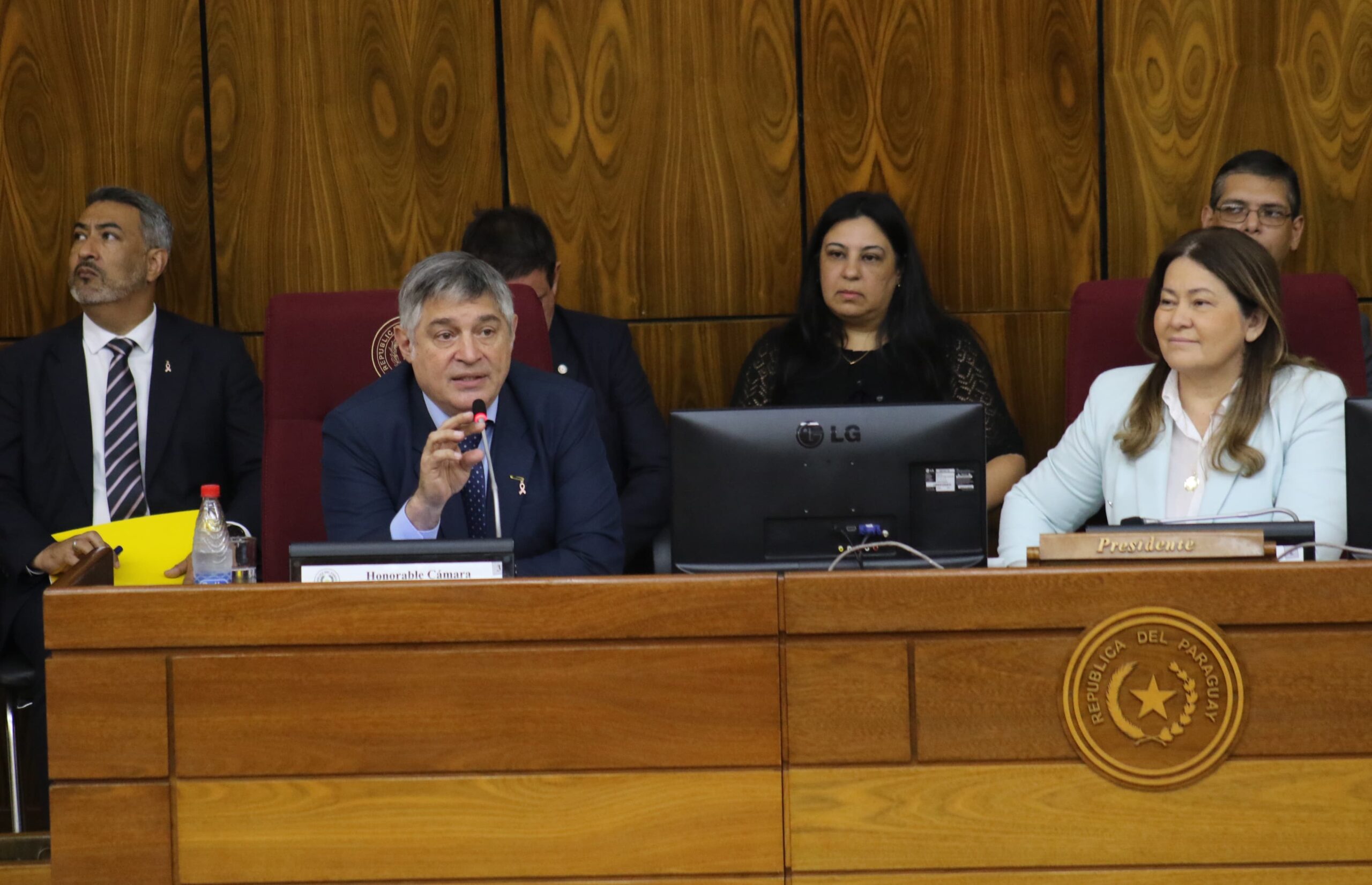 Orçamento do MEC 2025 prioriza reforma de escolas e equalização de