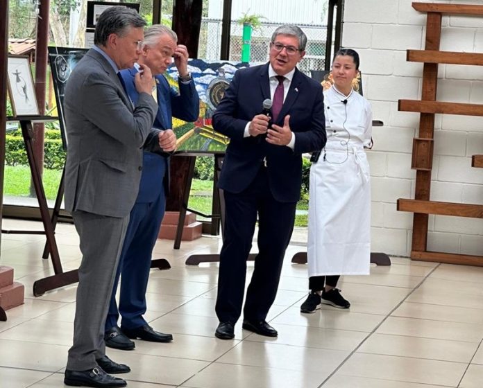 embajador paraguayo en costa rica e invitados