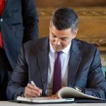 santiago-peña-firma-promulgacion-ley