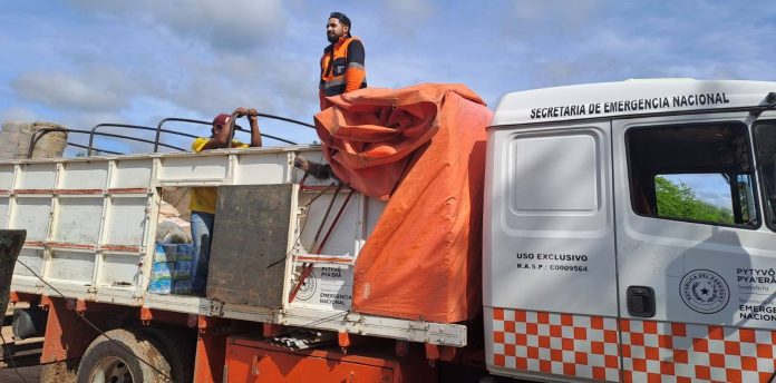 entrega de alimentos a indigenas