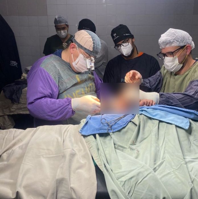 primer transplante de brazo pediatrico