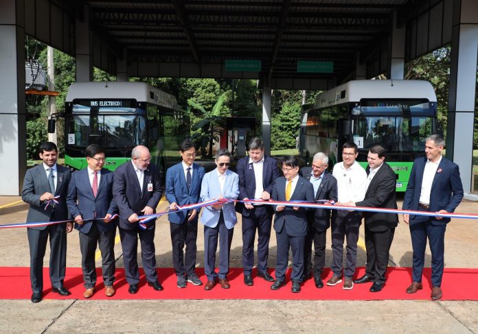 acto oficial de entrega de 5 buses eléctricos