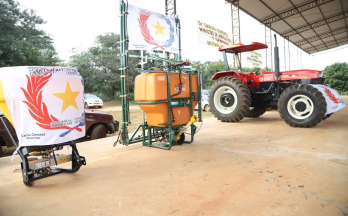 entrega de implementos agricolas