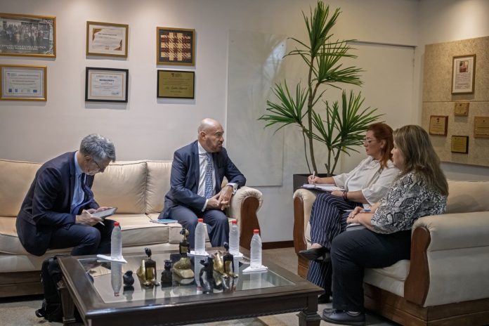 ministerio de la mujer- embajador de francia