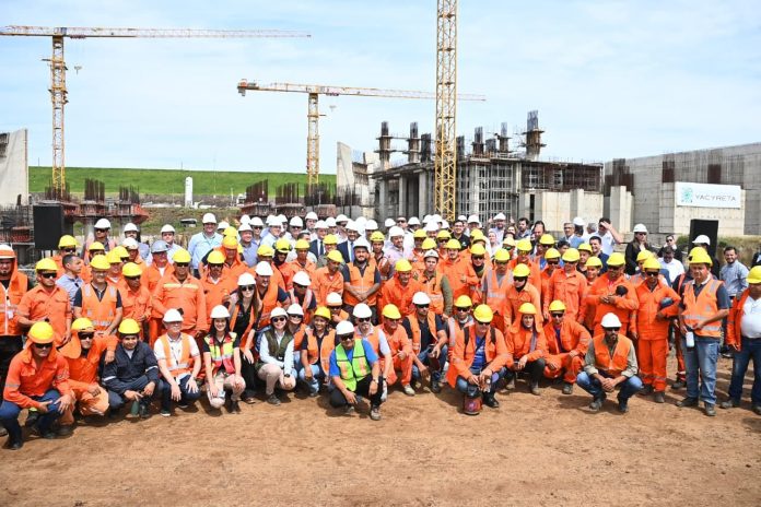 aña-cua-yacyreta-obreros-trabajadores-trabajo-construccion-energia
