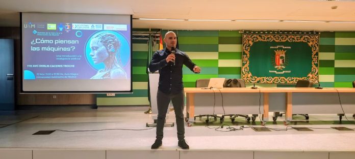 becal-derlis-caceres-troche-inteligencia-artificial-conferencia