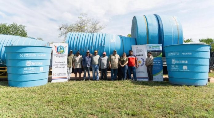 mades entrega tanques de agua en el chaco