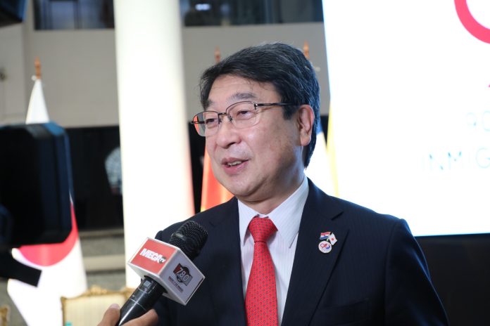 embajador-japon-Katsumi ITAGAKI