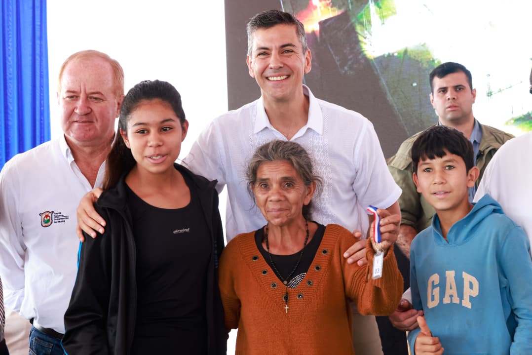 Gobierno entrega 67 viviendas a familias de Itapúa