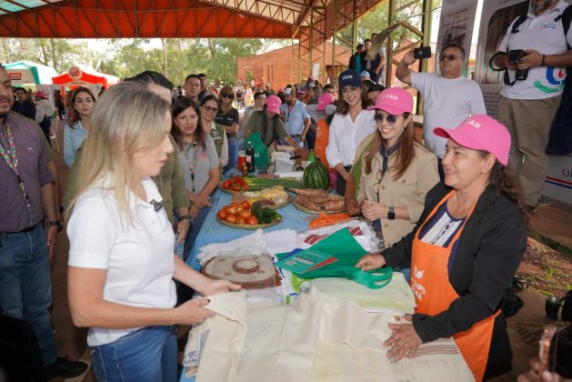 El Gobierno de Paraguay presentó el producto financiero “Jepytaso Mujer”