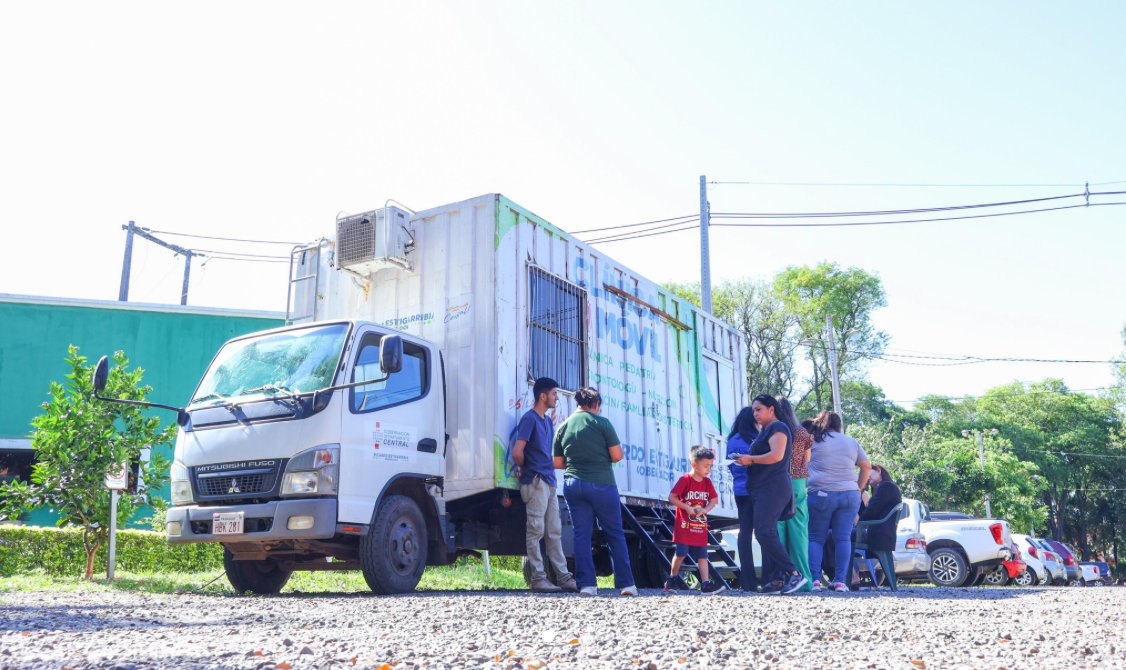 Gobernación de Central despliega clínica móvil con servicios médicos y veterinarios en varias ciudades