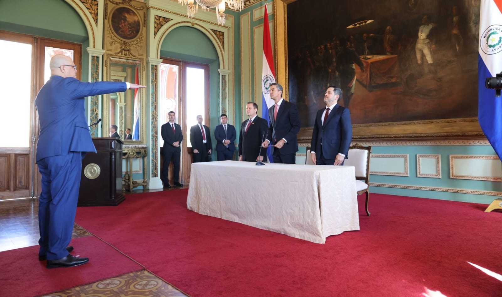 Peña tomó juramento a nuevo ministro de Economía y le encomienda cuidar los logros alcanzados por el Gobierno