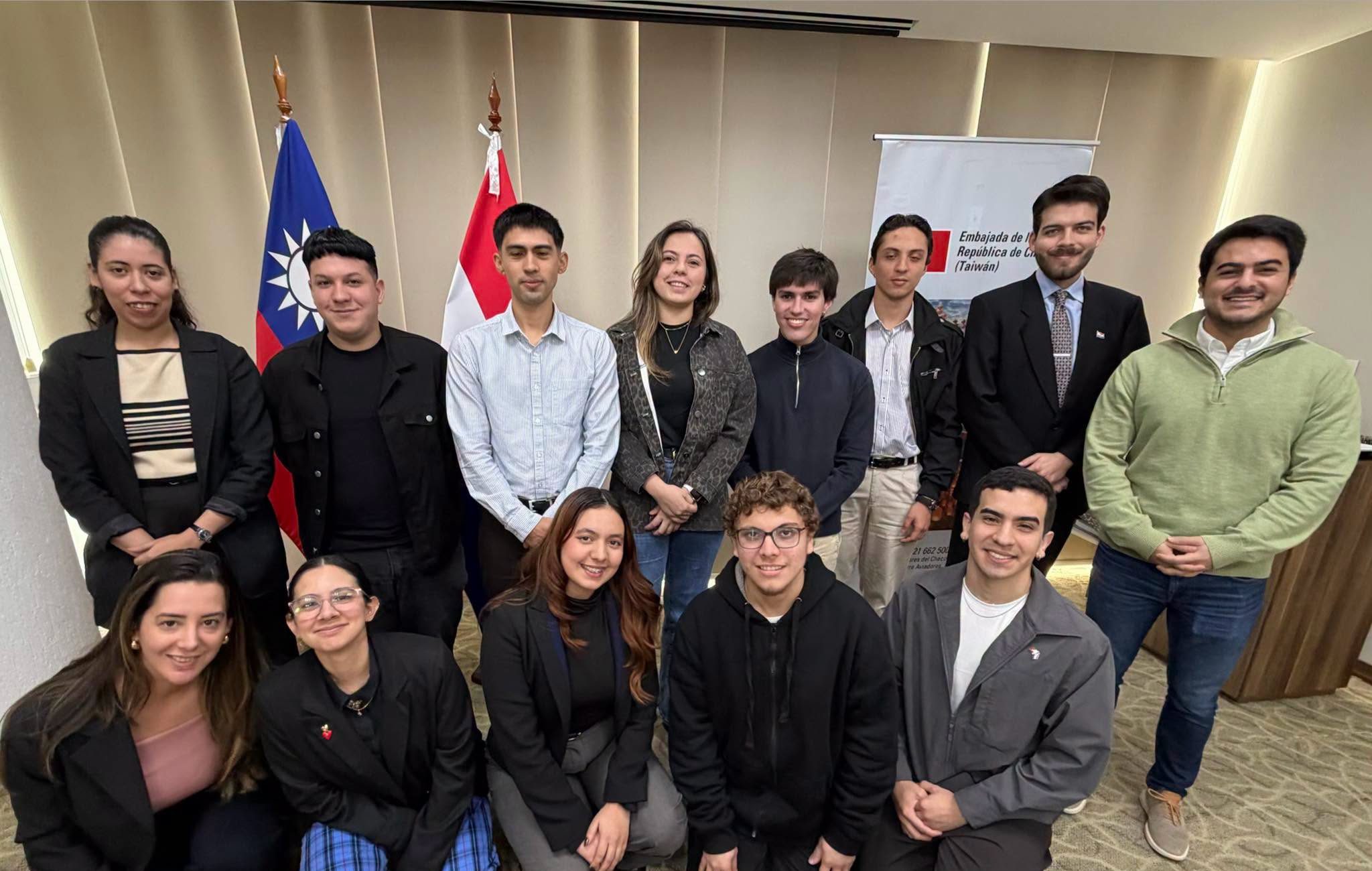 14 jóvenes paraguayos estudiarán carreras de grado