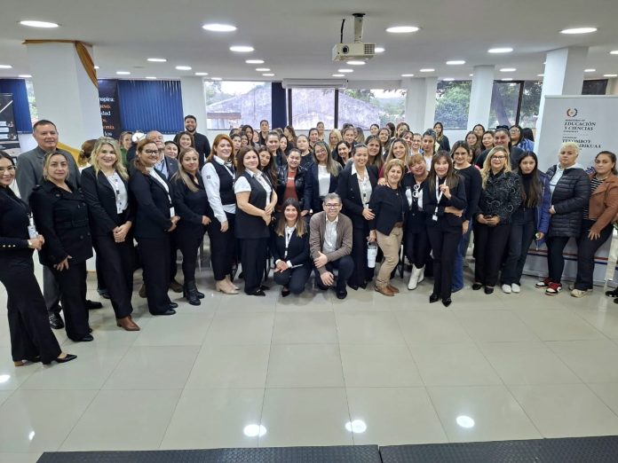 Sinafocal-entrega-certificados-a-egresados-del-sector-belleza