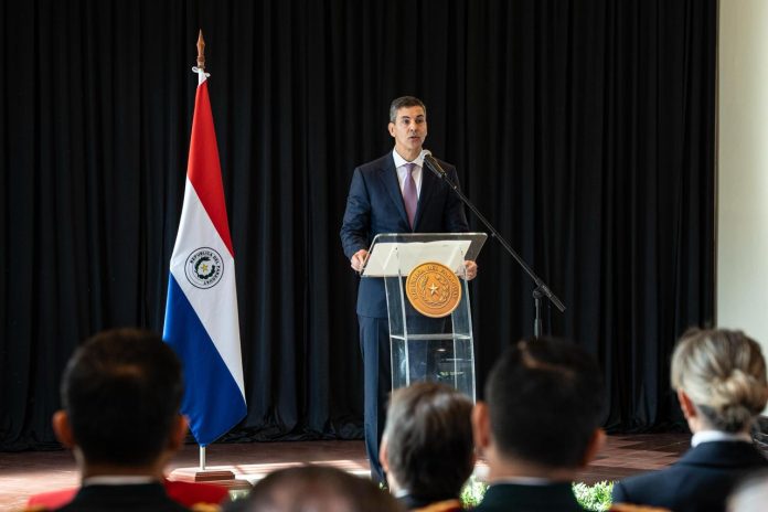 santiago-peña-declaraciones-acto-bandera-paraguay-constitucion-1992